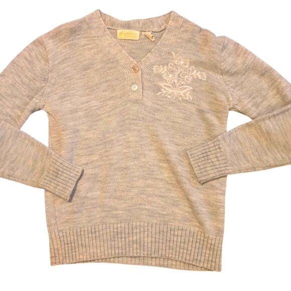Vintage Women's Light Gray Embroidered Floral Knit Sweater‎ - Picture 10 of 10